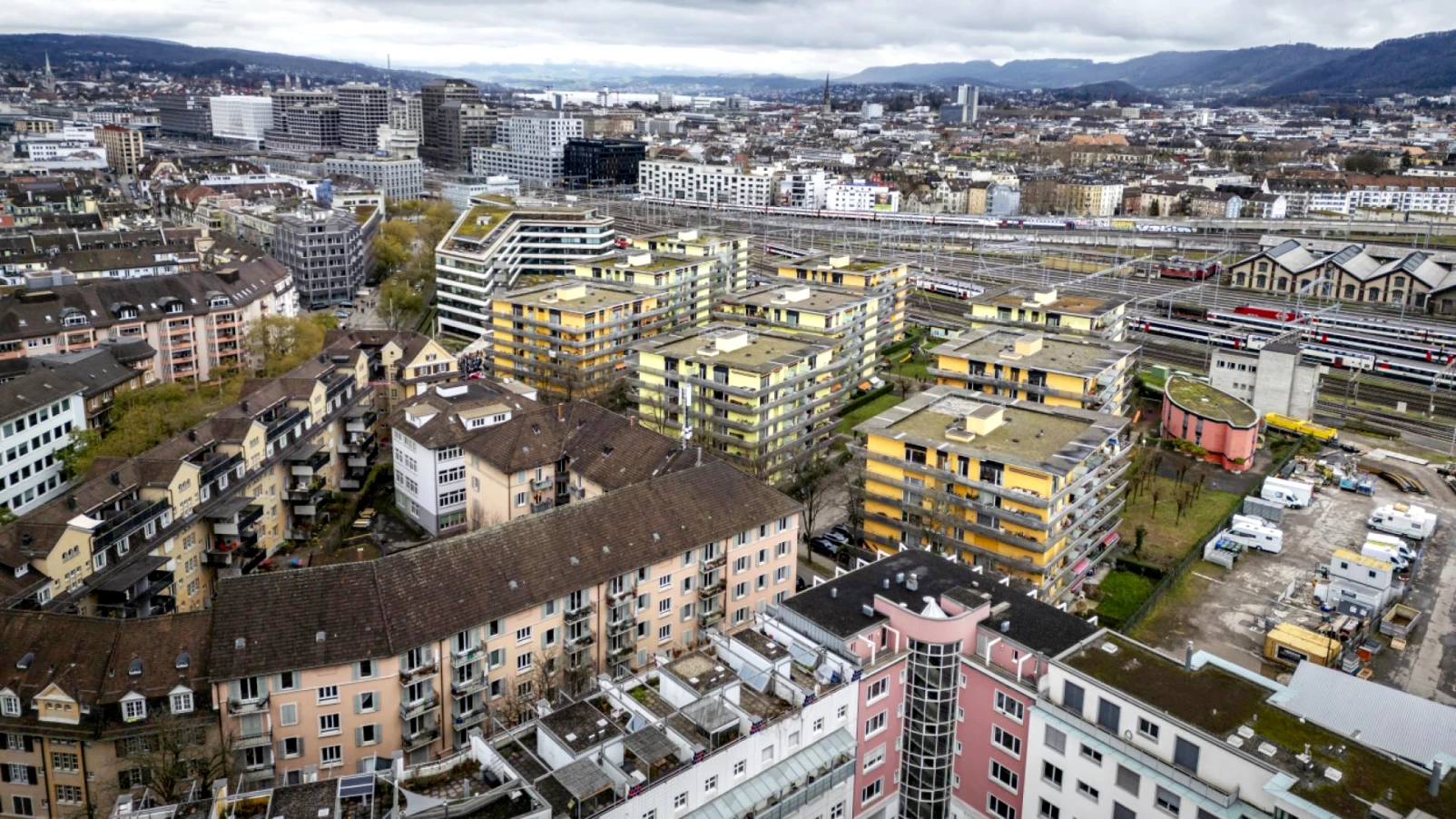 Zurich : votation rejette deux initiatives en faveur des locataires