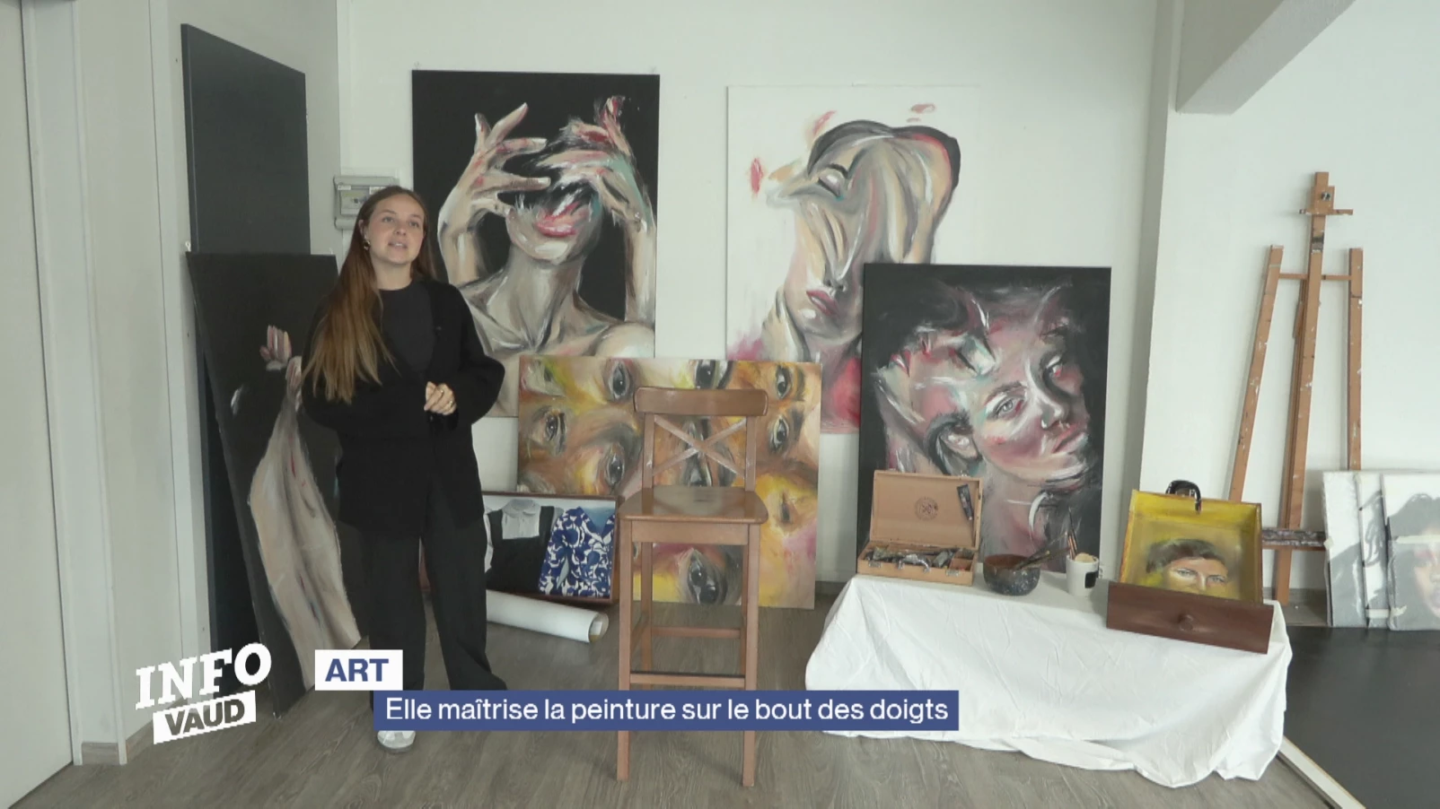 Aurora Mesot maîtrise la peinture sur le bout des doigts