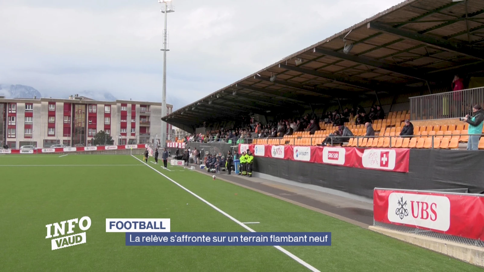 La relève s'affronte sur un terrain de foot flambant neuf
