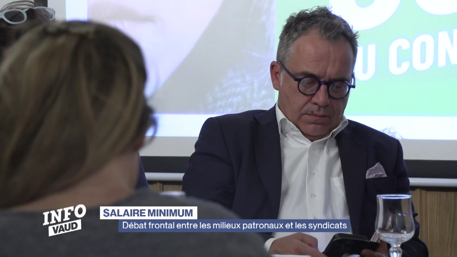Salaire minimum: débat frontal entre patronats et syndicats