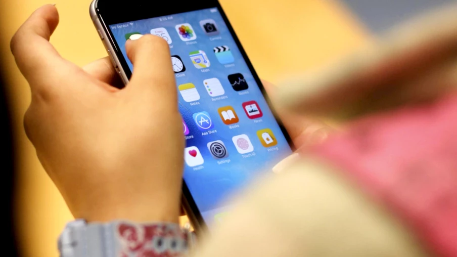 Apple mise sur la prudence dans l’IA face à la concurrence et l’impatience des investisseurs Apple mise sur la prudence dans l’IA face à la concurrence et l’impatience des investisseurs