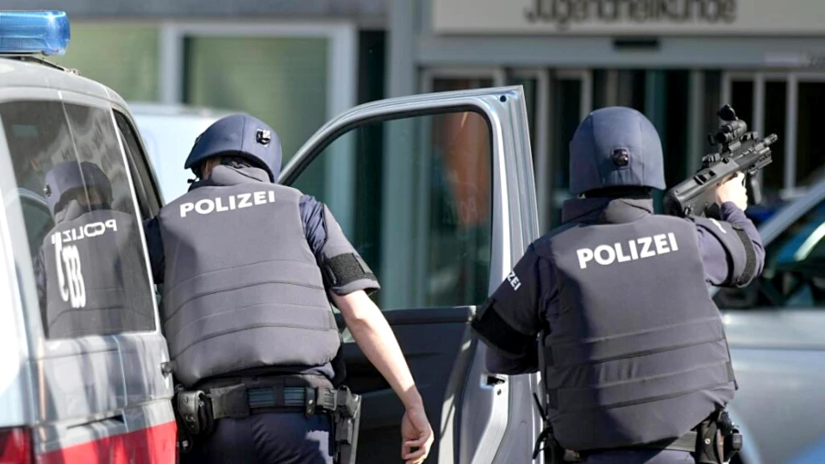 Dix morts dans une école de Graz en Autriche après une attaque par un ancien élève Dix morts dans une école de Graz en Autriche après une attaque par un ancien élève