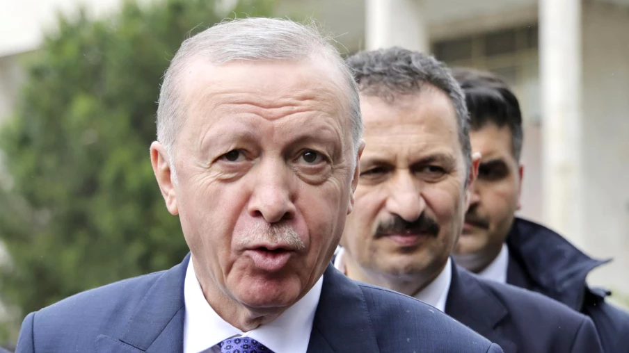 Journaliste kurde Perihan Kaya honorée par l'ONG genevoise Presse Emblème Campagne pour sa lutte et exil Journaliste kurde Perihan Kaya honorée par l'ONG genevoise Presse Emblème Campagne pour sa lutte et exil