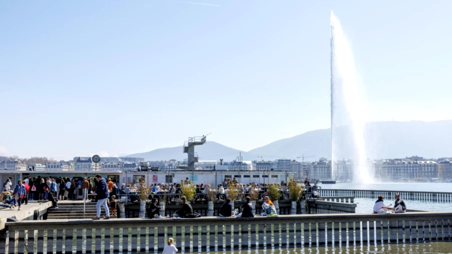 Phénomène naturel cause un refroidissement de huit degrés du lac Léman à Genève Phénomène naturel cause un refroidissement de huit degrés du lac Léman à Genève