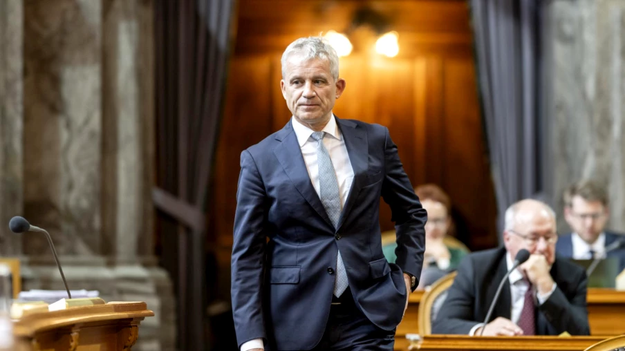 Parlementaires divisés sur l'inscription du "stalking" dans le Code pénal et les poursuites automatiques Parlementaires divisés sur l'inscription du "stalking" dans le Code pénal et les poursuites automatiques