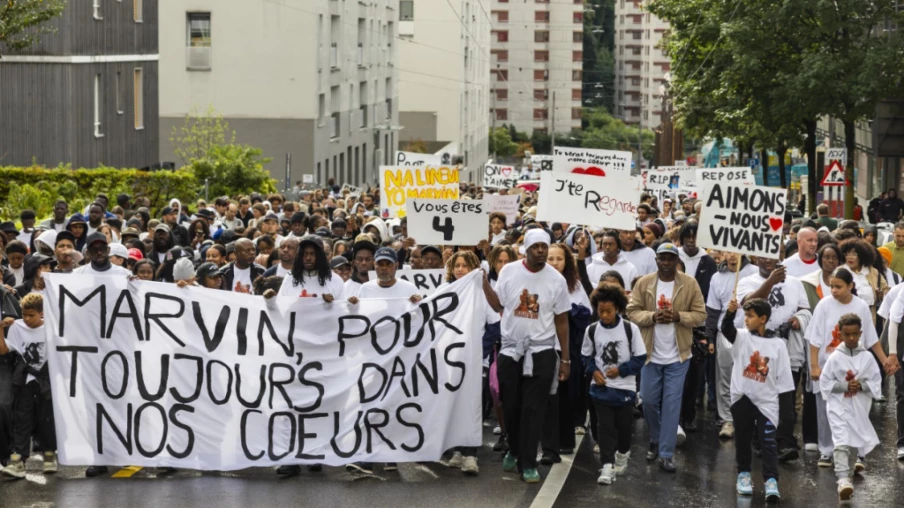 Lausanne : marche blanche en hommage à Marvin, ado décédé en scooter