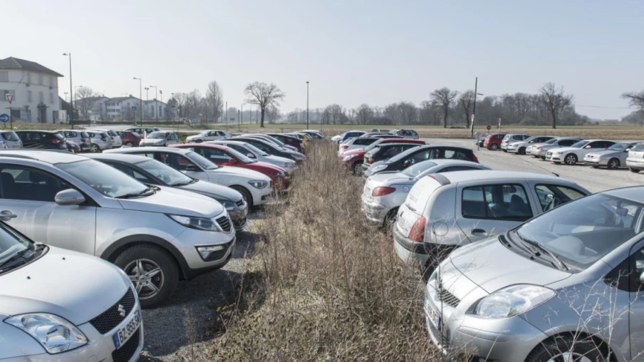 Voitures neuves en France: marché déprimé en août malgré l'électrique