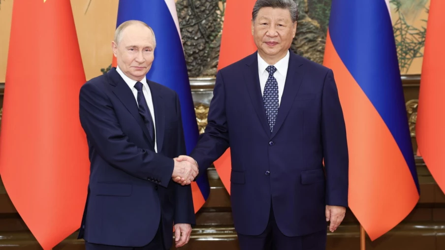 Xi et Poutine célèbrent leur alliance stratégique à Pékin