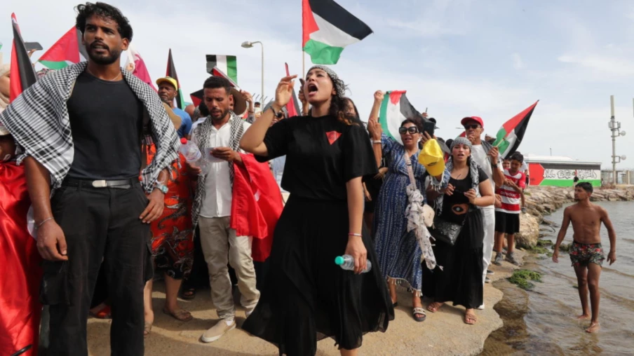 Tunisie : 1 000 personnes accueillent la flottille pour Gaza