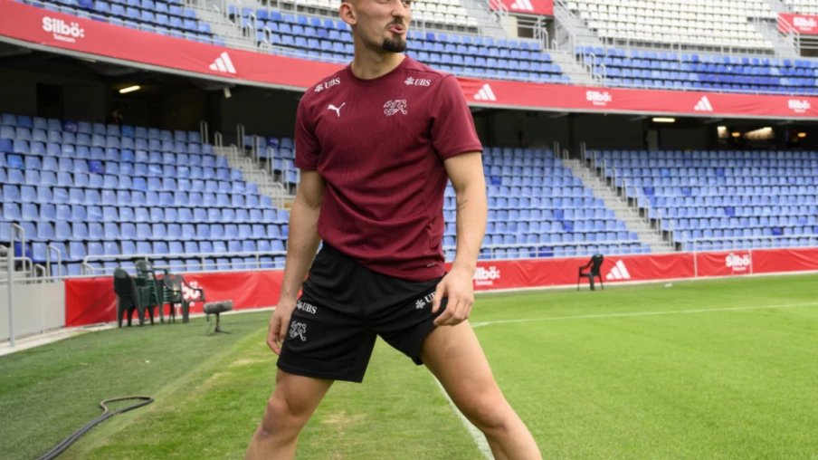 Andi Zeqiri s'engage à Widzew Lodz en Pologne jusqu'en 2029