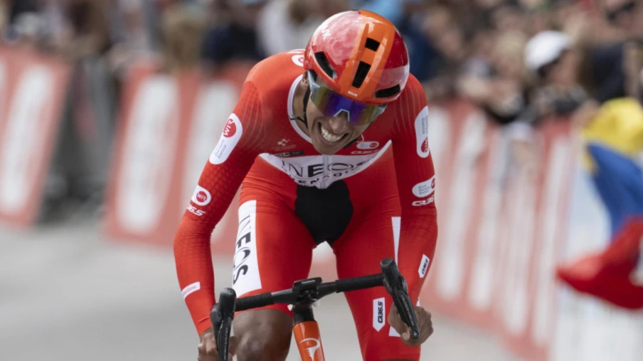 Egan Bernal vainqueur de la 16e étape tronquée de la Vuelta