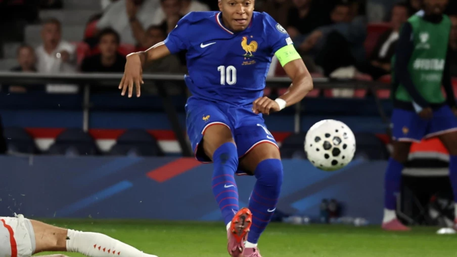 La France souffre mais bat l'Islande 2-1 grâce à Mbappé