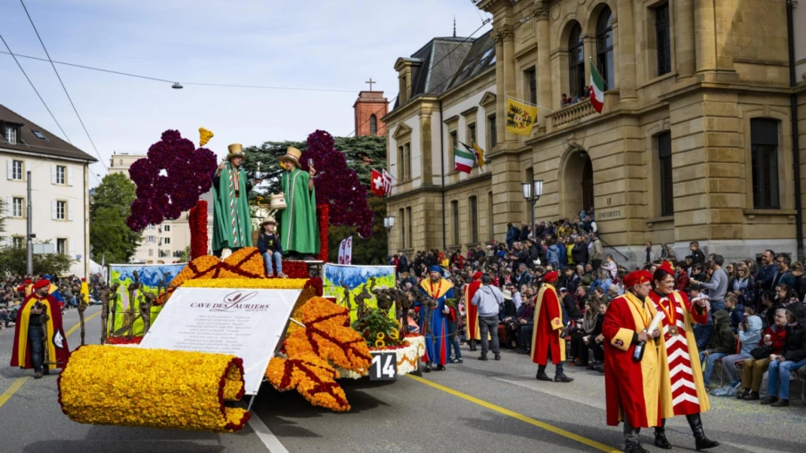 98e fête des vendanges de Neuchâtel : corso fleuri diffusé par la RTS