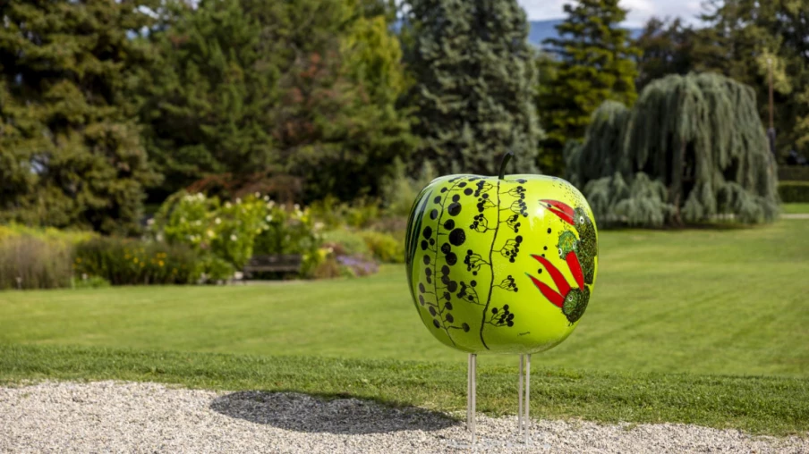 Genève : exposition de 20 pommes géantes par la Fondation Partage