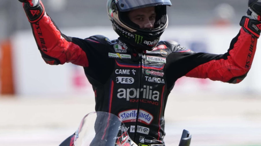 Bezzecchi remporte le sprint du GP de Saint-Marin, Marc Marquez chute