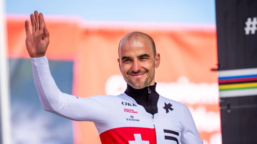 Nino Schurter submergé par l'émotion aux championnats du monde