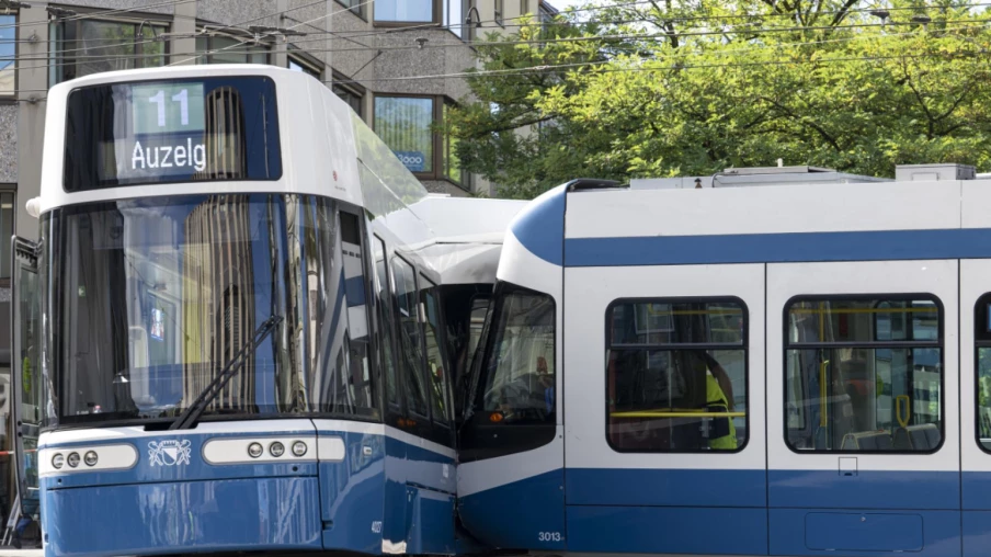 Collision de trams à Zurich-Oerlikon: 4 blessés et déraillement