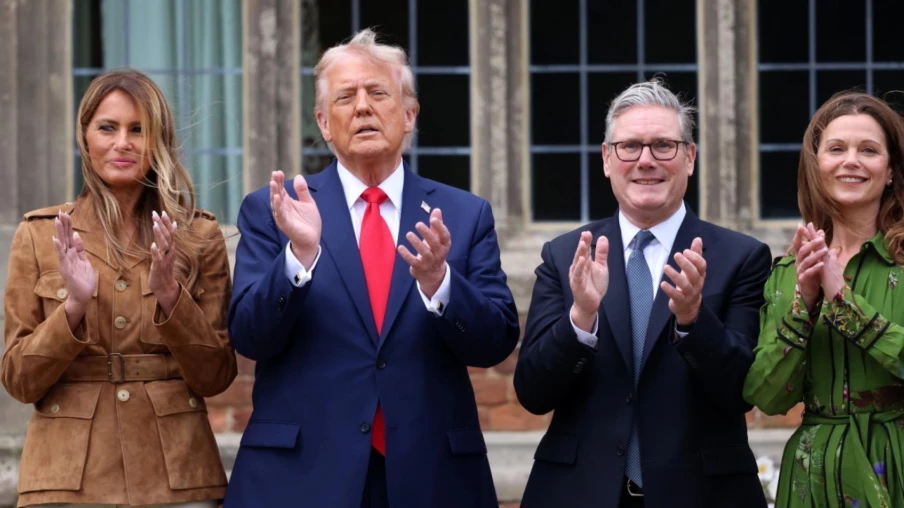 Trump déçu par Poutine sur l'Ukraine, Starmer veut plus de pression