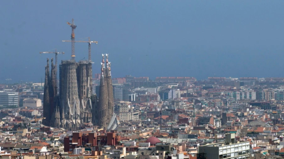 Tour la plus haute de la Sagrada Familia à Barcelone achevée en 2026