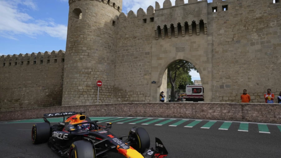 Verstappen sauve la pole après des qualifications chaotiques à Bakou