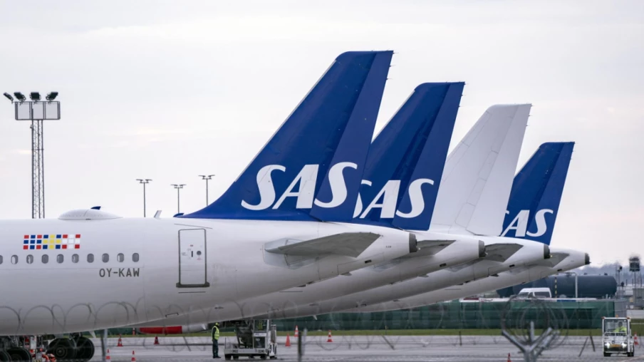 Aéroports de Copenhague et Oslo rouvrent mardi après survols de drones