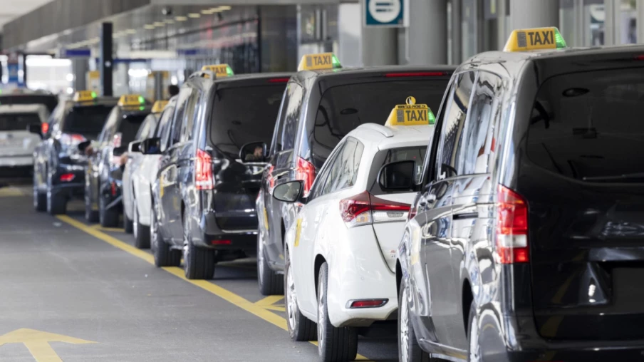 Un chauffeur de taxi genevois pourra renouveler son autorisation