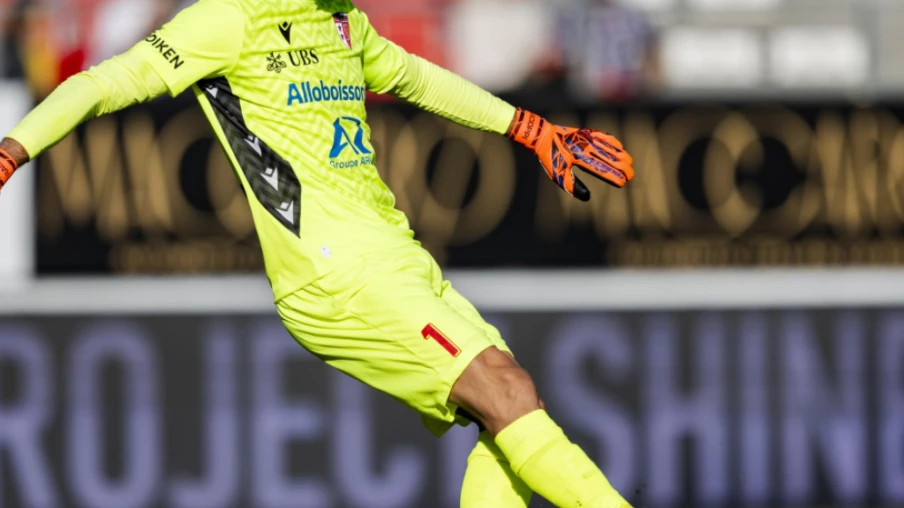 Anthony Racioppi garde sa cage inviolée face à Lausanne pour le FC Sion