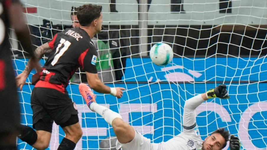 Serie A : l'AC Milan bat Naples 2-1 à San Siro et prend la tête