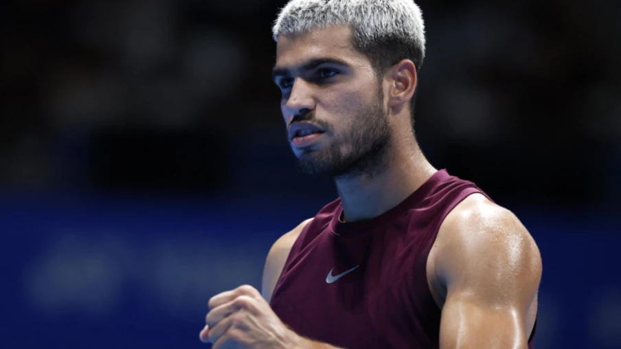 Tokyo : Alcaraz bat Fritz en finale et remporte son 8e titre en 2025