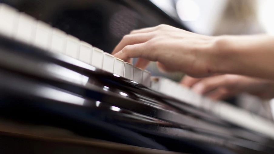 festival Interstices à Plateforme 10 : pianos et claviers à Lausanne
