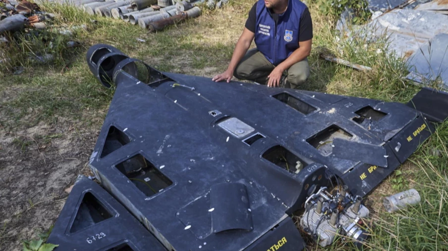 Frappes russes en Ukraine: cinq morts et coupures d'électricité