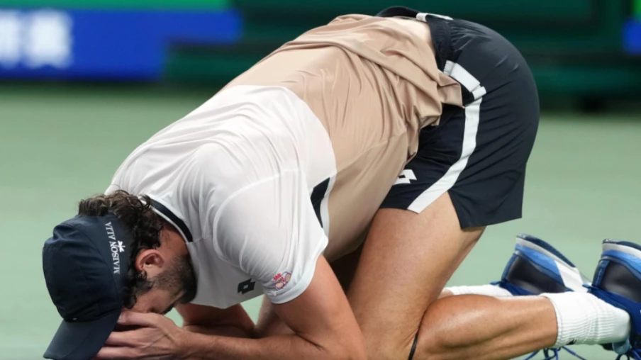 Valentin Vacherot (204e) en demi‑finale du Masters 1000 de Shanghai