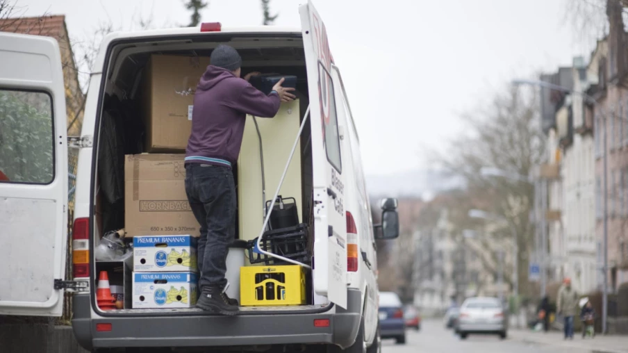 Jeunes Suisses: départ du domicile parental plus tard (médiane 23 ans)