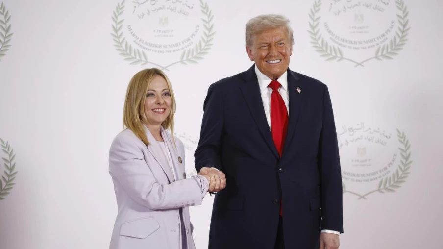 Trump vante le physique de Giorgia Meloni, seule femme au sommet