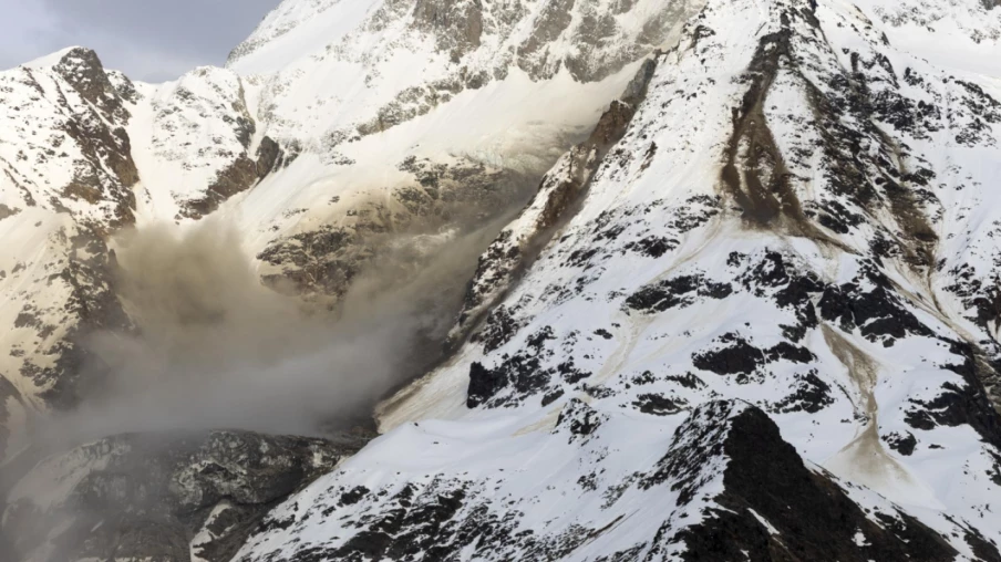 Une partie du sommet s'est effondrée au-dessus de Blatten (VS)