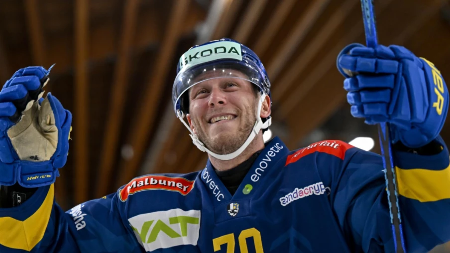 Enzo Corvi prolonge son contrat avec le HC Davos jusqu'en 2029