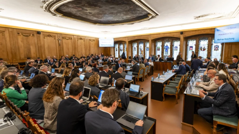 Fribourg: retrait du budget 2026, vives réactions autour de la LAFE