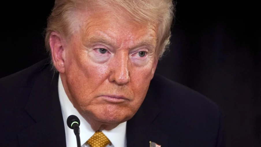 Trump rompt immédiatement les négociations commerciales avec le Canada