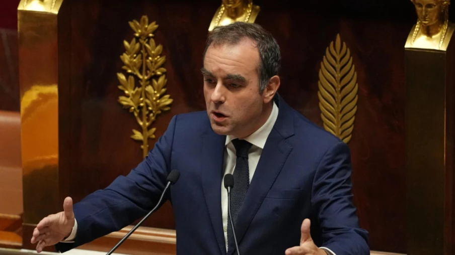 Sébastien Lecornu ouvre le débat budgétaire, le PS menace la censure