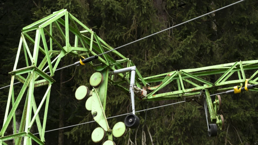 Chesières (VD) : démantèlement d'un téléski par Mountain Wilderness