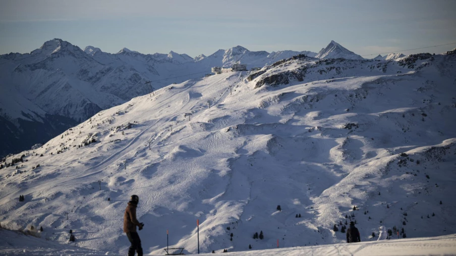 Flims, Laax et Falera approuvent la reprise de la Weisse Arena (GR)