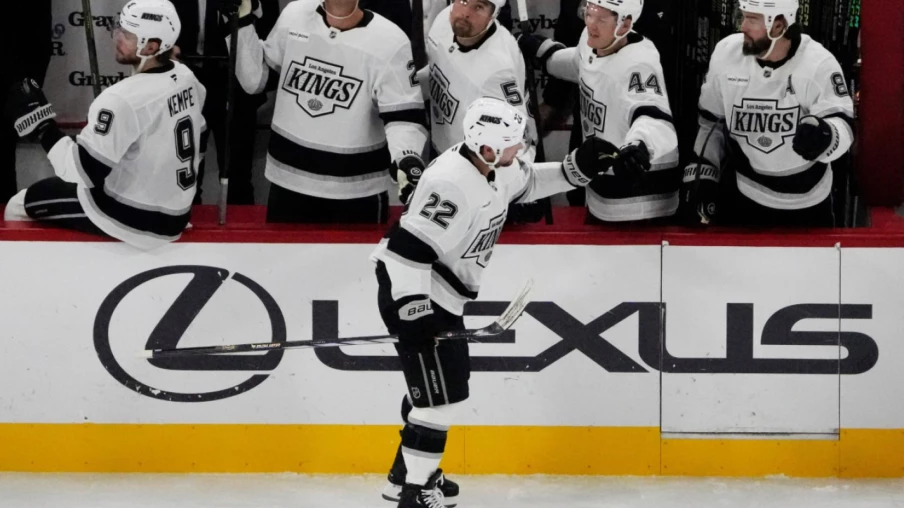 Kevin Fiala but décisif et première étoile, Kings gagnent à Chicago