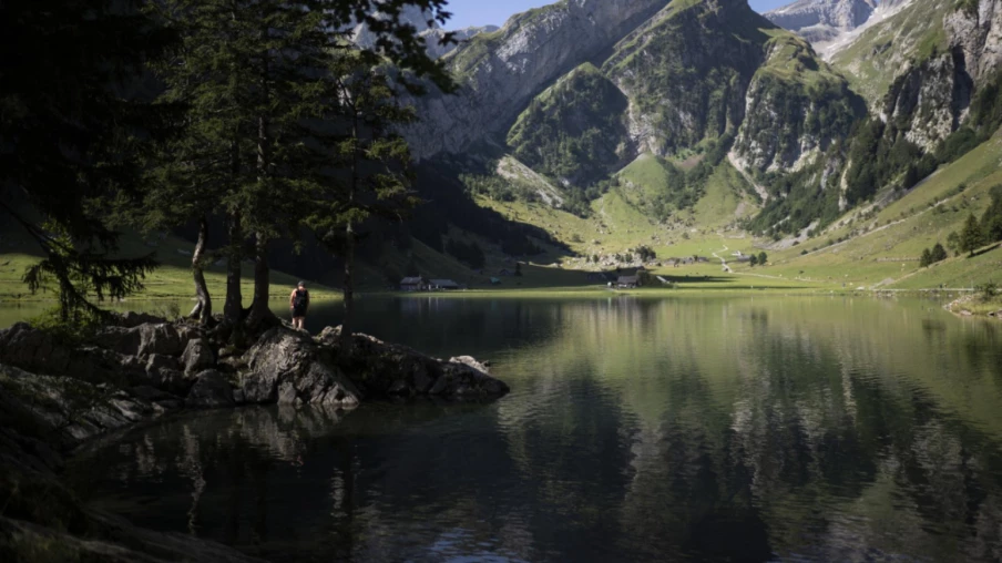 Microplastiques, pneus et nutriments dans les sédiments du lac de Seealp