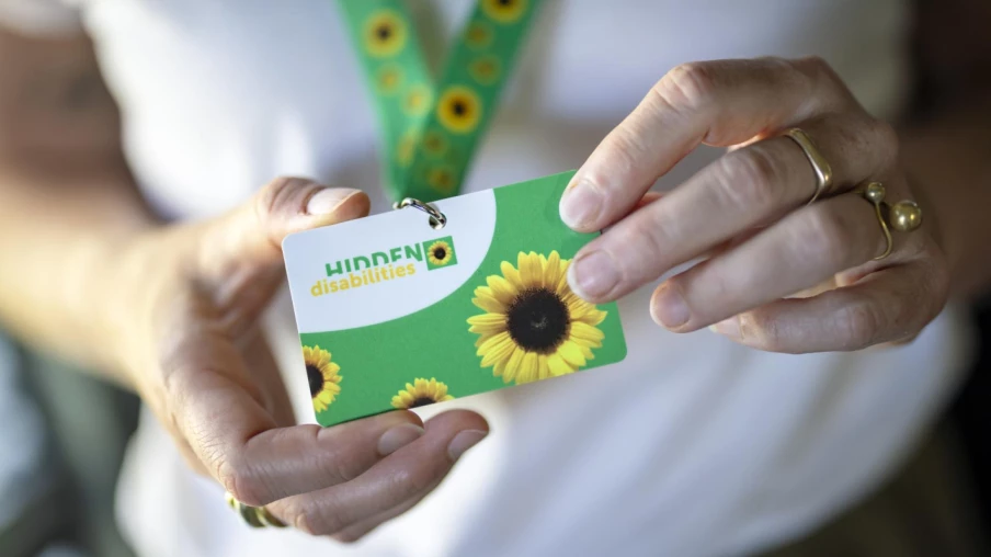Aéroport de Zurich-Kloten: cordon tournesols pour handicaps invisibles