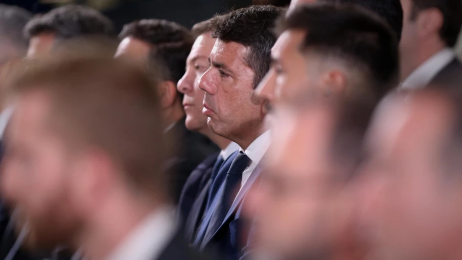 Insultes à Carlos Mazón à Valence pendant l'hommage aux inondations