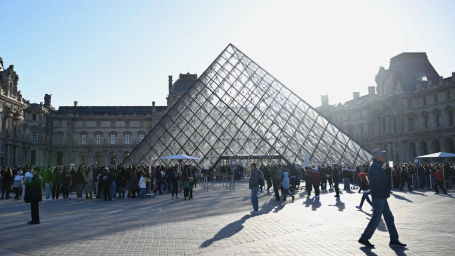 Le Louvre renforce sa sécurité extérieure : mesures d'urgence après le casse