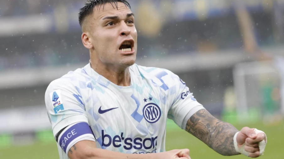 Série A : l'Inter et l'AC Milan reviennent sur Naples, Freuler blessé