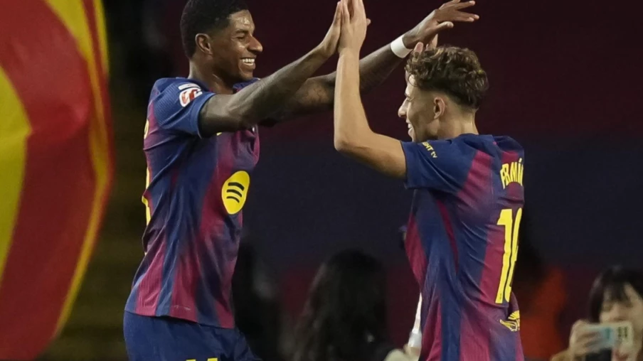 Barcelone bat Elche (3-1) en Liga et revient à 5 points du Real