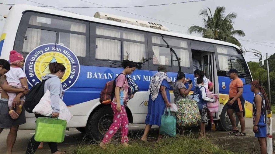 Typhon Kalmaegi aux Philippines : touche terre, 156 000 évacués