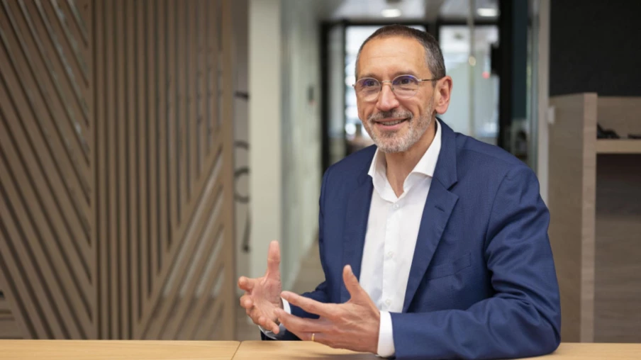 Adecco: pas de vague de licenciements liée à l'IA, selon le PDG